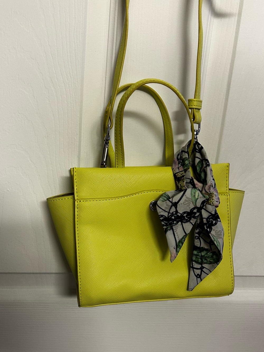 Steve Madden lime green bag